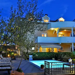 Lägenhet Vanilla With Heated Pool, Zadar